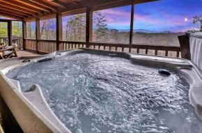 Mountain Views Hot Tub FirePit Close to town